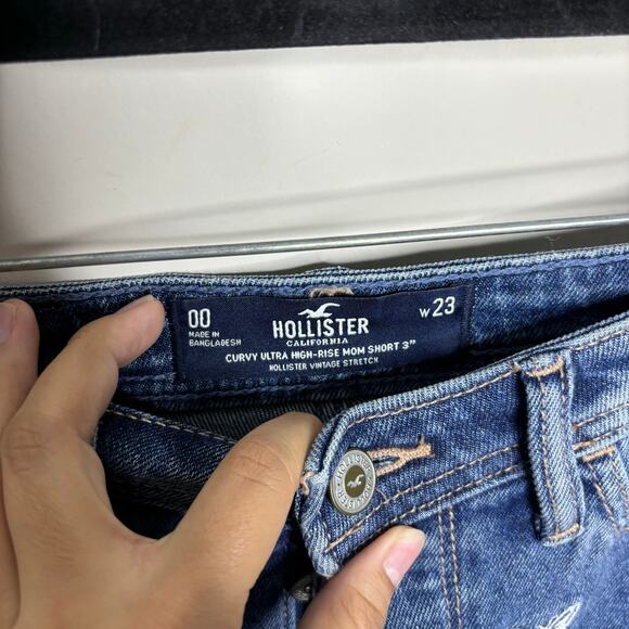 Hollister Curvy Ultra High Rise Mom Short 3" Embroidered Butterflies Size 00 - Picture 4 of 12